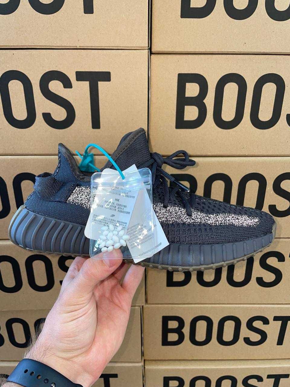 Кроссовки Adidas yeezy 350 cinder / Адидас изи 350 черные рефлективные