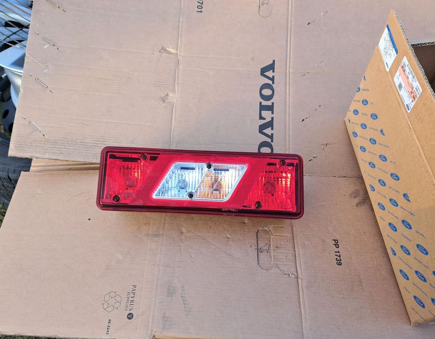 Lampa tylna prawa Ford Transit MK-8 Skrzyniowy 1940132 BK31-13404-CD Lampa prawy tył Ford Transit MK-8 Kontener