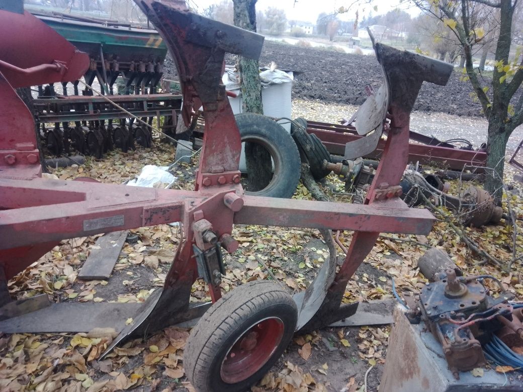 Плуг оборотний ПОА 3-35
