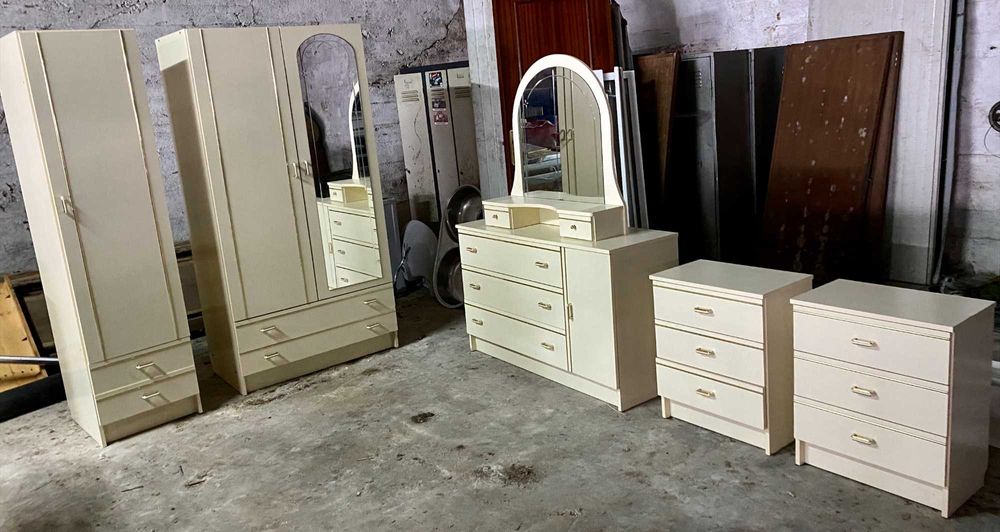 Quarto de Casal Vintage da Moviflor em Muito Bom Estado