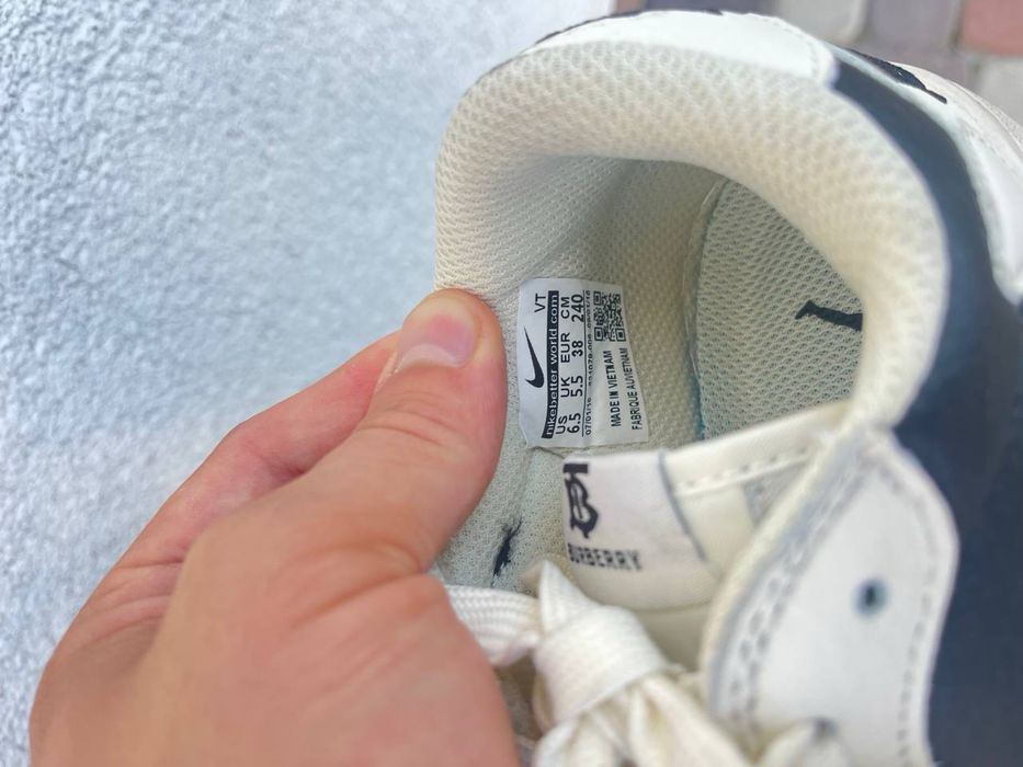 Жіночі  кросівки