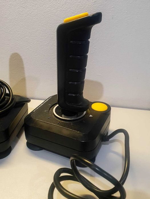 2 x Joysticki Amiga Commodore ? stan nieznany