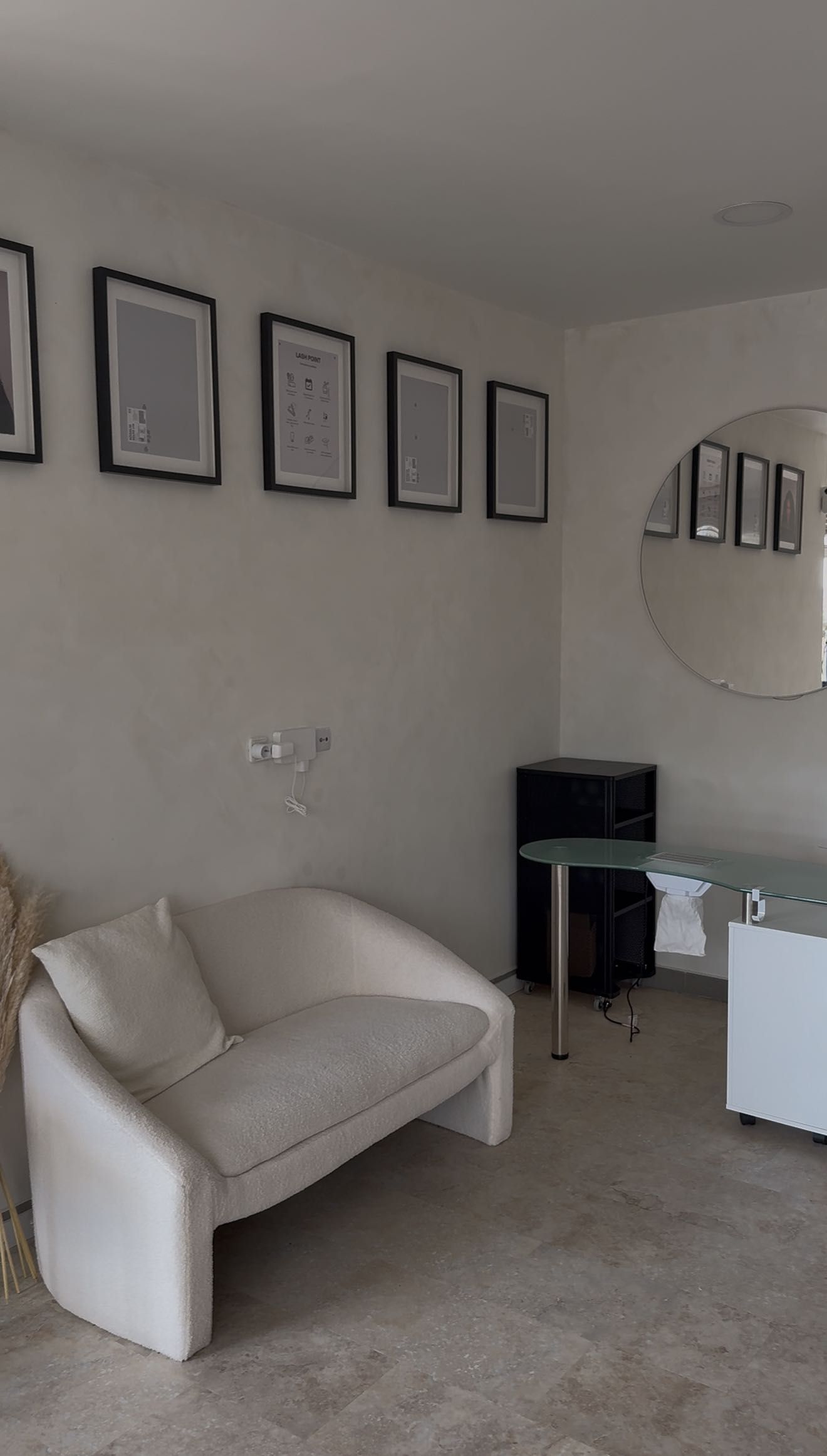 Alugo mesa de manicure