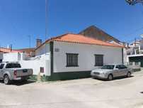 Moradia unifamiliar de 4 assoalhadas.