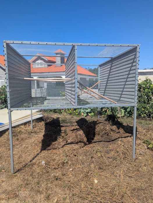 Gaiola para aves de grande porte