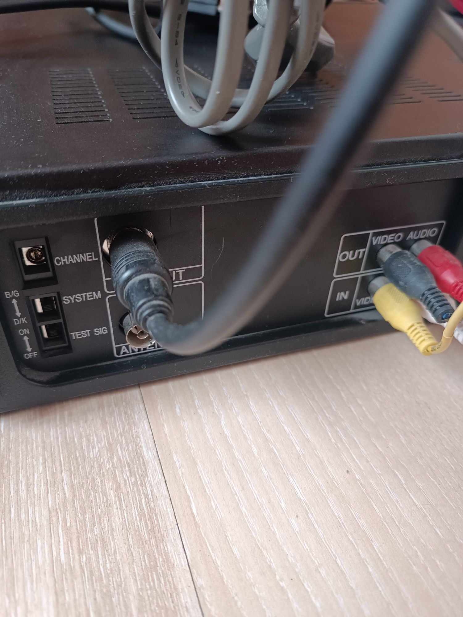 Видеомагнитофон sharp VC-A30B видеокассеты.