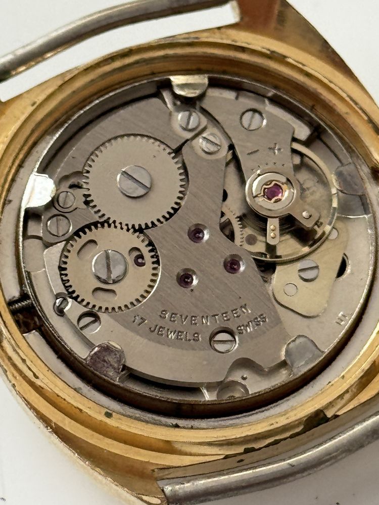 Zegarek Owix Swiss made, 17jewels, zlocony, wymiary 35.5/38mm, sprawny