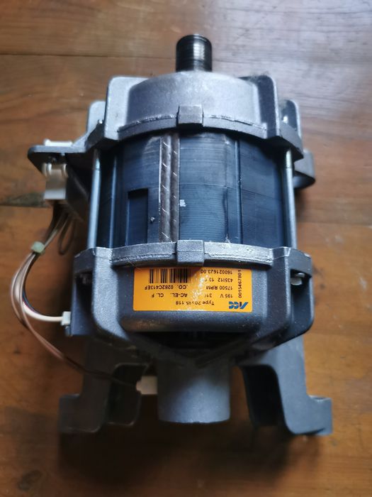Sprzedam silnik Acc 20585.118 do pralki Ariston