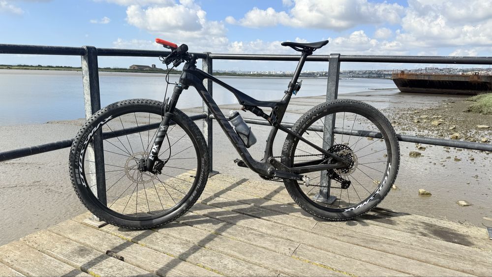 Coluer Stake carbono