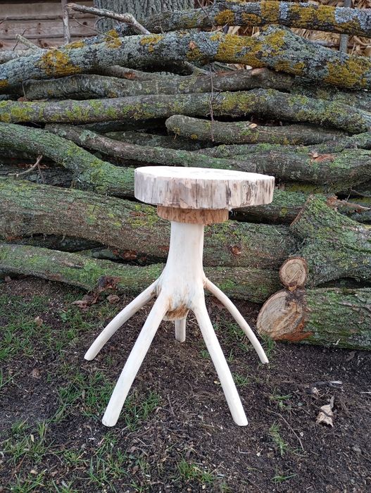 Виготовляю стільці з дерева ціна від 500 до 800 грн .