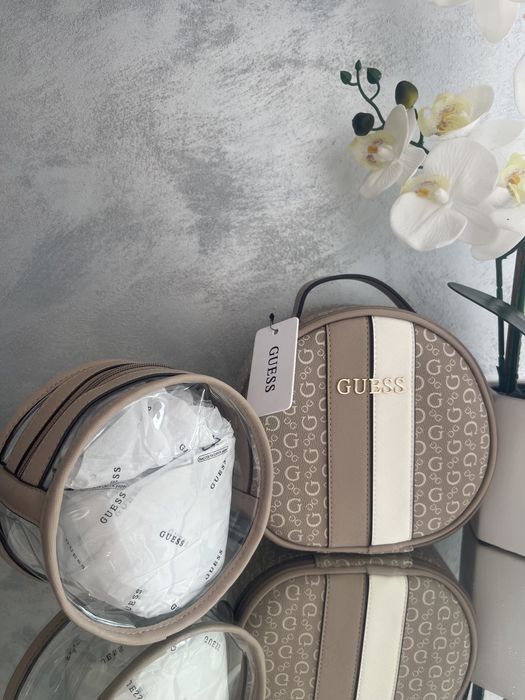 Nowa kosmetyczka zestaw kosmetyczek Guess złote dodatki