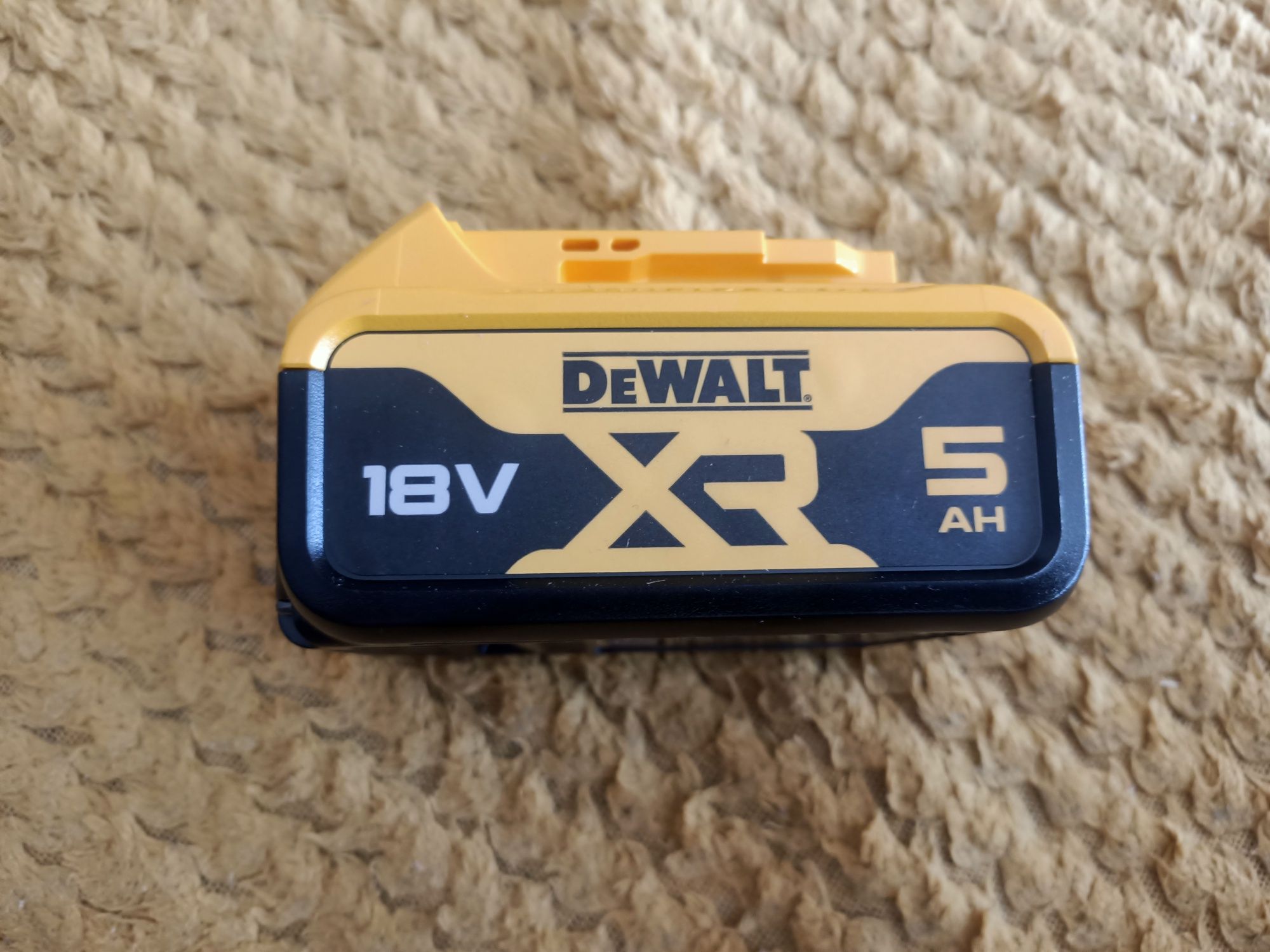 NOWA 25R oryginalna bateria 18v5ah  DeWalt DCB184