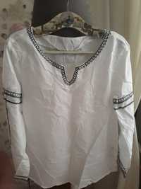Bluzka letnia biała bawełniana z haftem.