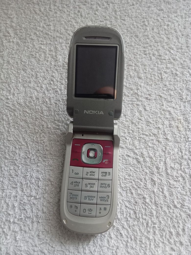Розкладний телефон NOKIA