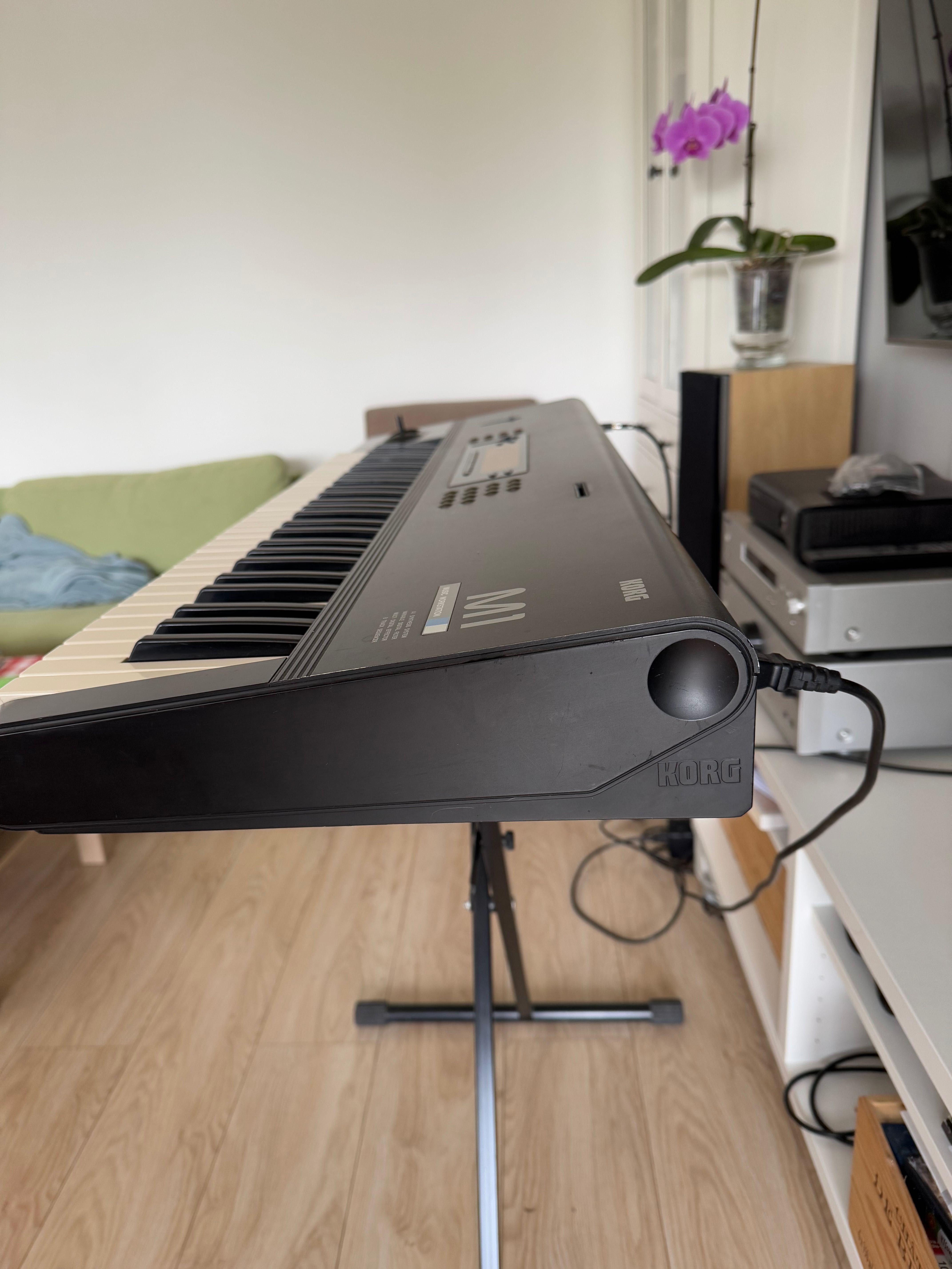 Keybord instrument Korg M1
