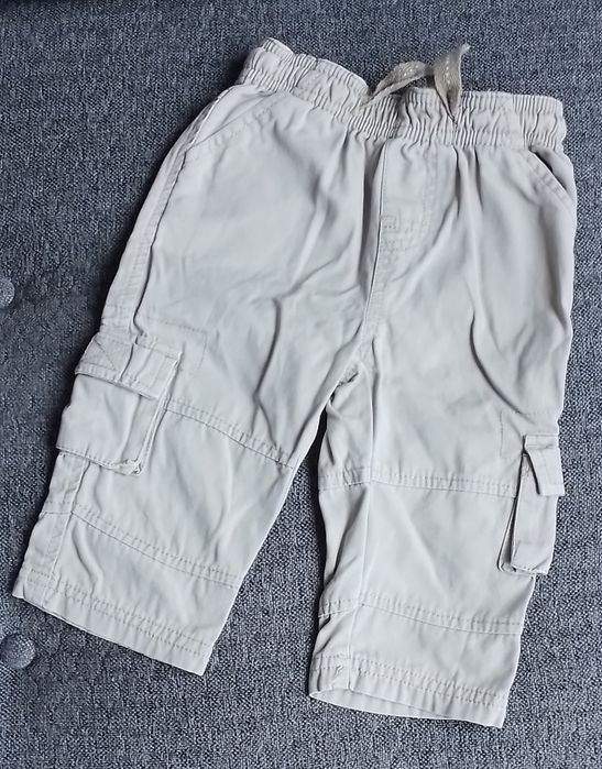 Calças largas com bolsos