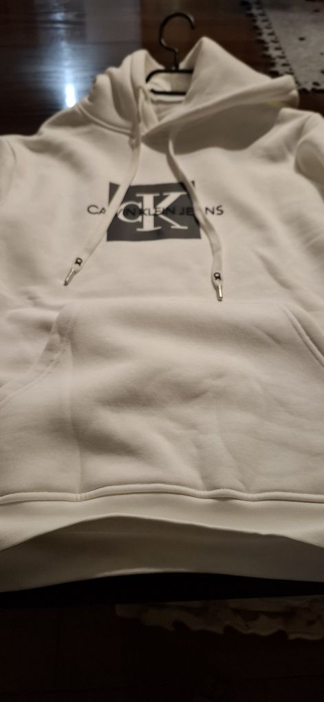 Bluza biała z kapturem