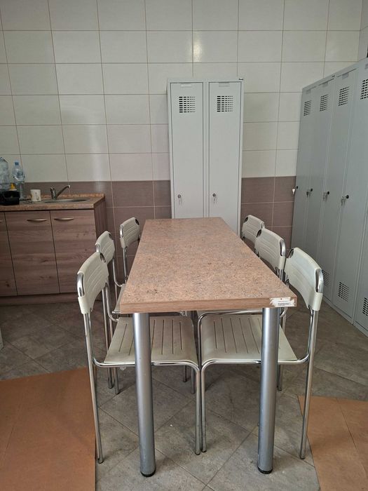 Stół i 6 krzeseł plastikowych, zestaw mebli, do kuchni