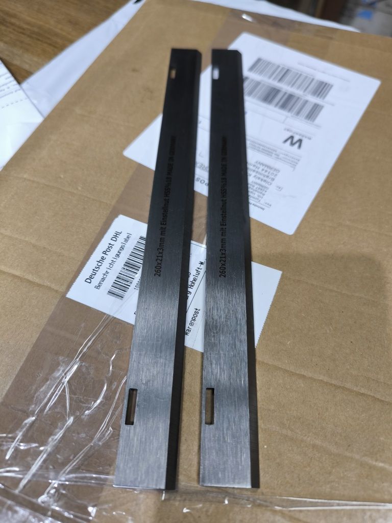 Продам пару ножів на фуганок-рейсмус Dewalt 27300. 260*21*3 мм
