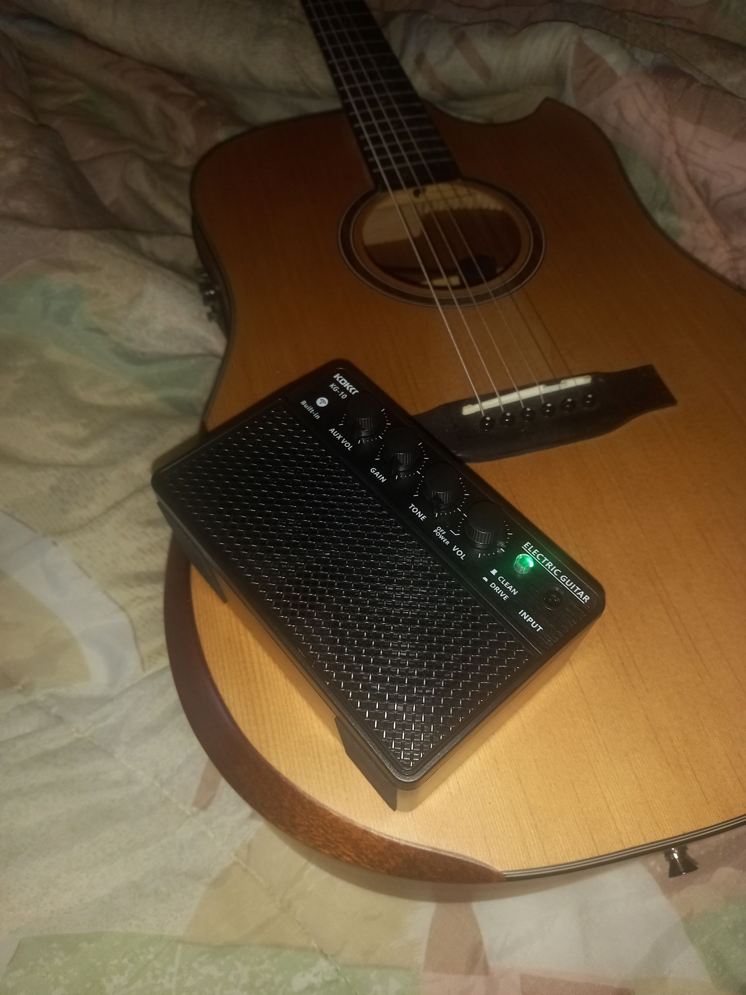 Guitarra semi-acústica QTE + amp de guitarra portátil