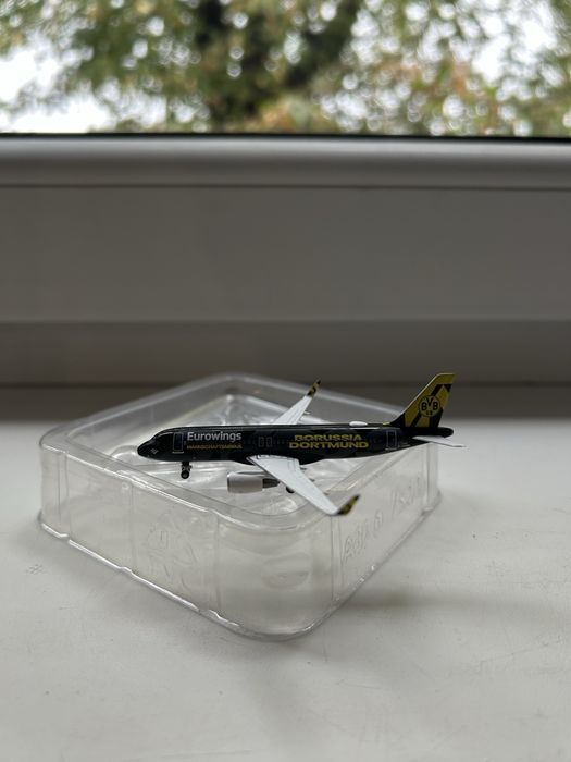 Herpa Model samolotu Eurowings Airbus A320 "BVB" w skali 1:500