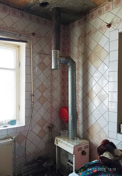 Продам.. 1/2 дома в Мерефе район вокзала.