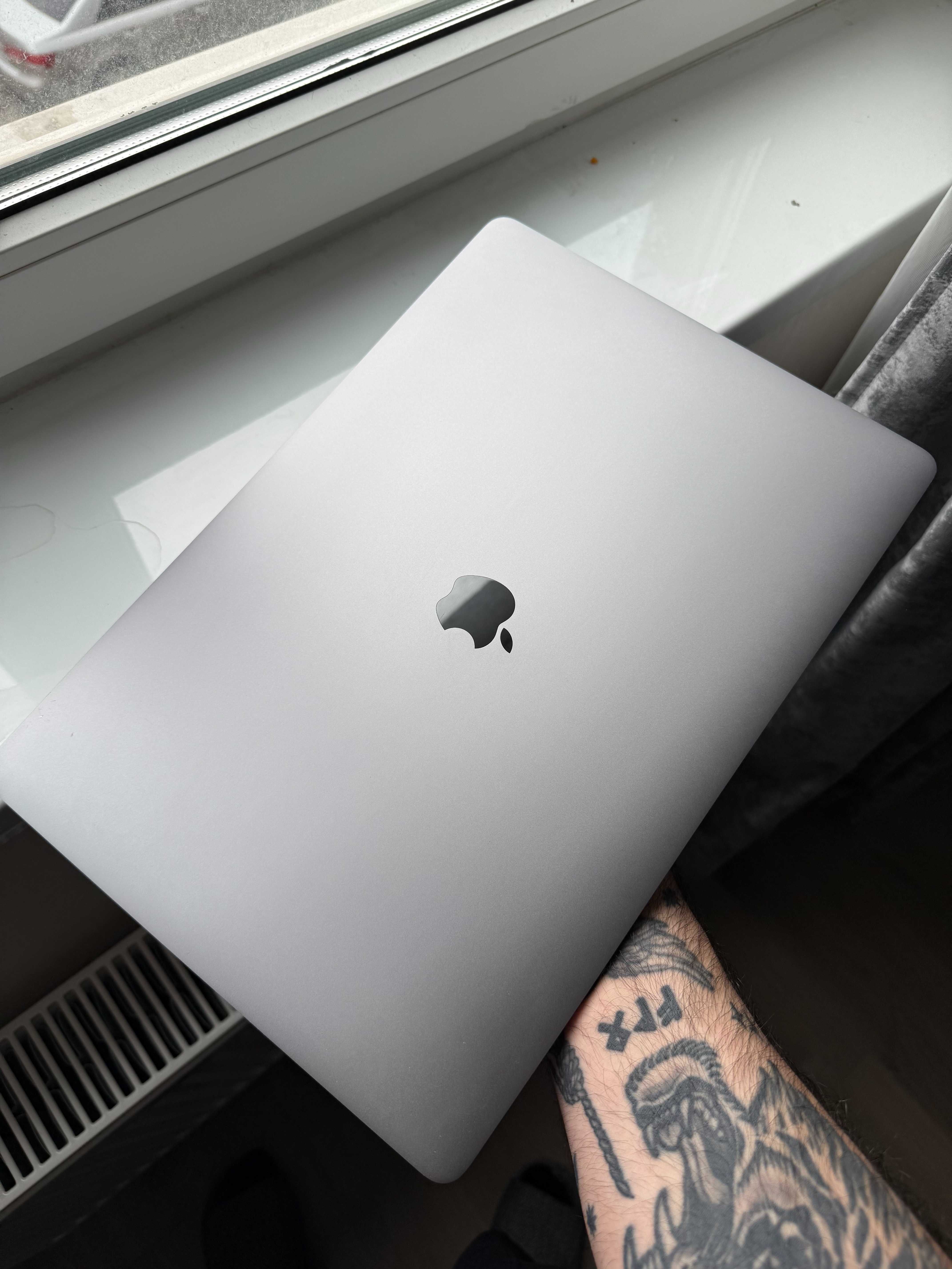 Macbook Pro 16 2019 16Gb. 512Gb SSD Ідеальний стан Touch Bar