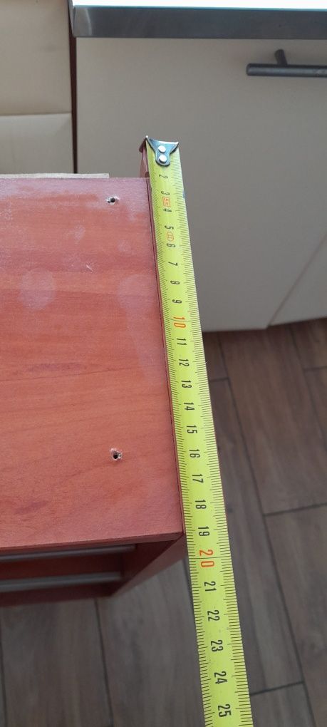 Półka zamknięta wisząca