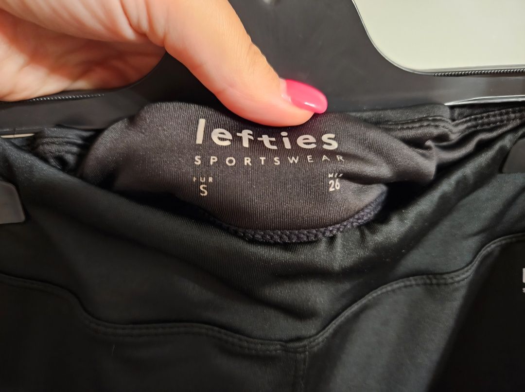 Roupa desporto (tam S) Lefties - como nova

Roupa usada 1vez, sem manc