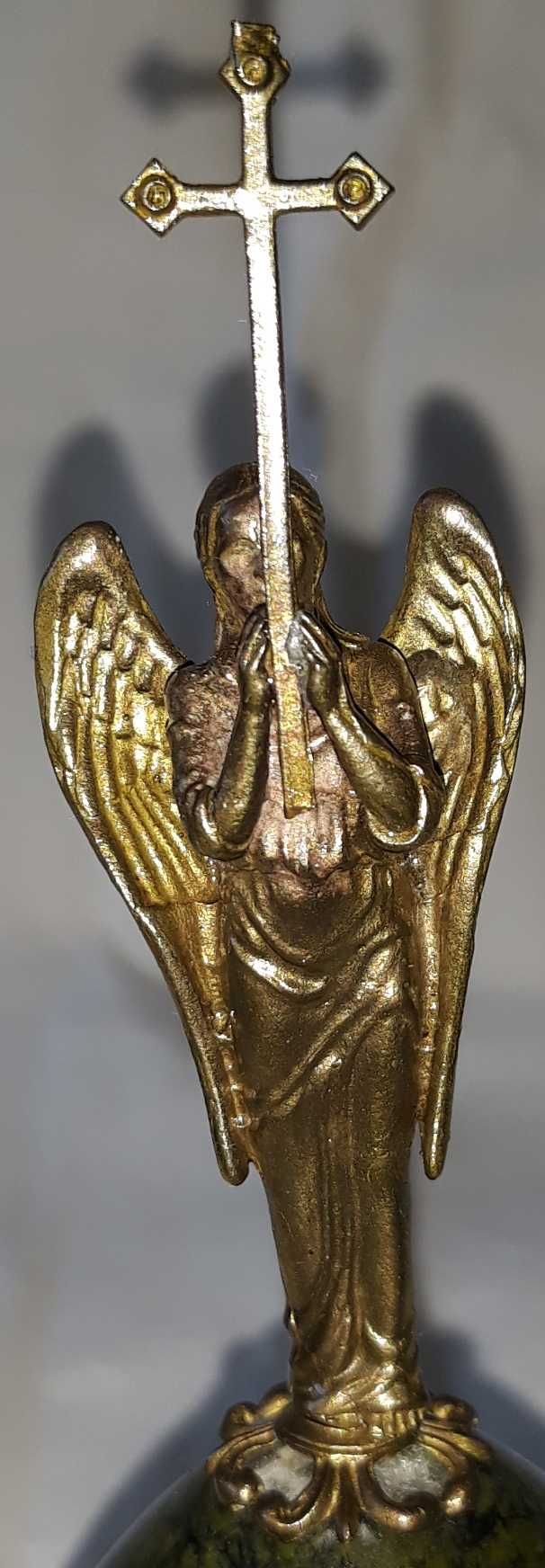 mosiężna figurka anioł- malachit