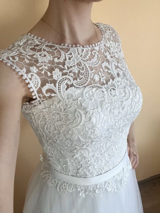 Suknia ślubna z gipiurą (koronkowy gorset) M