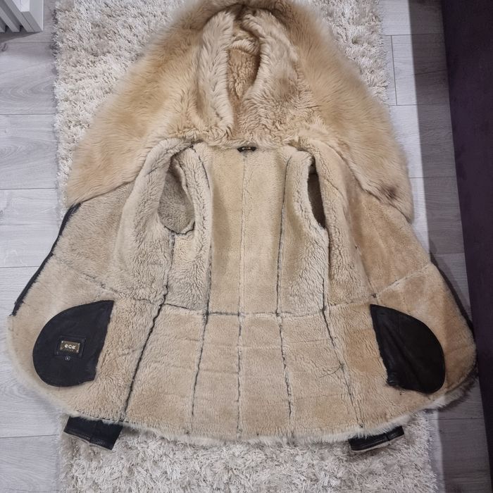 Продаю натуральною дубленку с большими капюшоном размер s