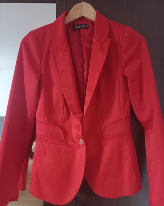 Czerwona damska marynarka