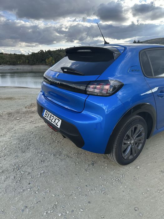 Peugeot e208  50kw Style de 2023 só 6890Km