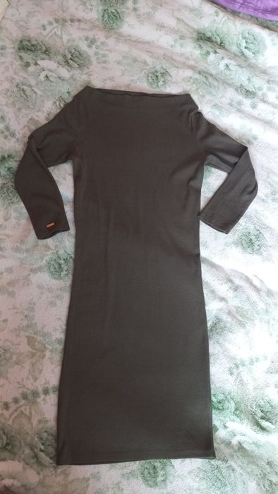 Платье тёмно зелёного цвета