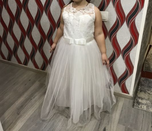 Праздничное белое платье для девочки