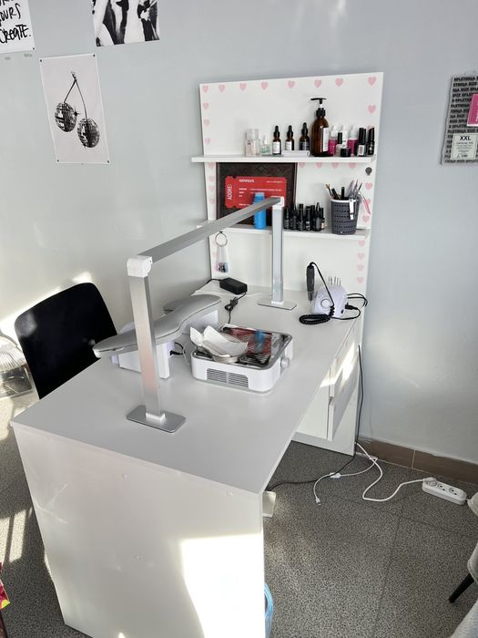 Манікюрний стіл  білий