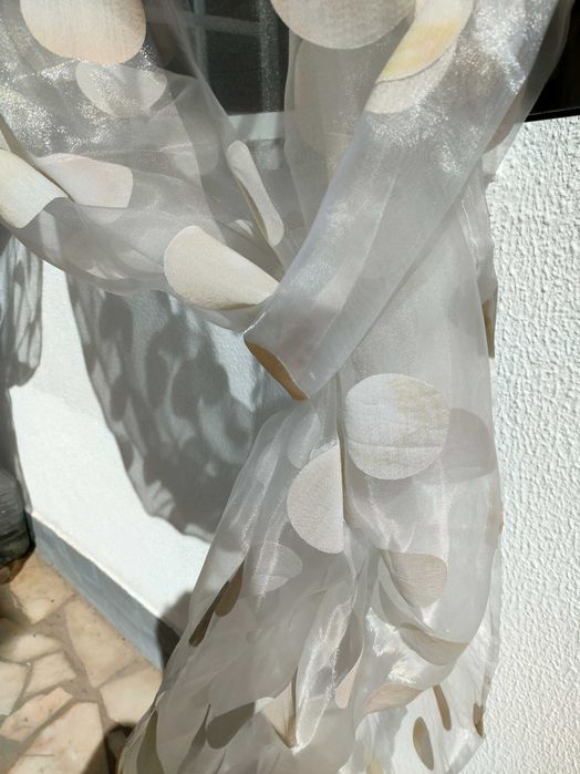 Par de cortinados Usados em bom estado transparente tons de beije