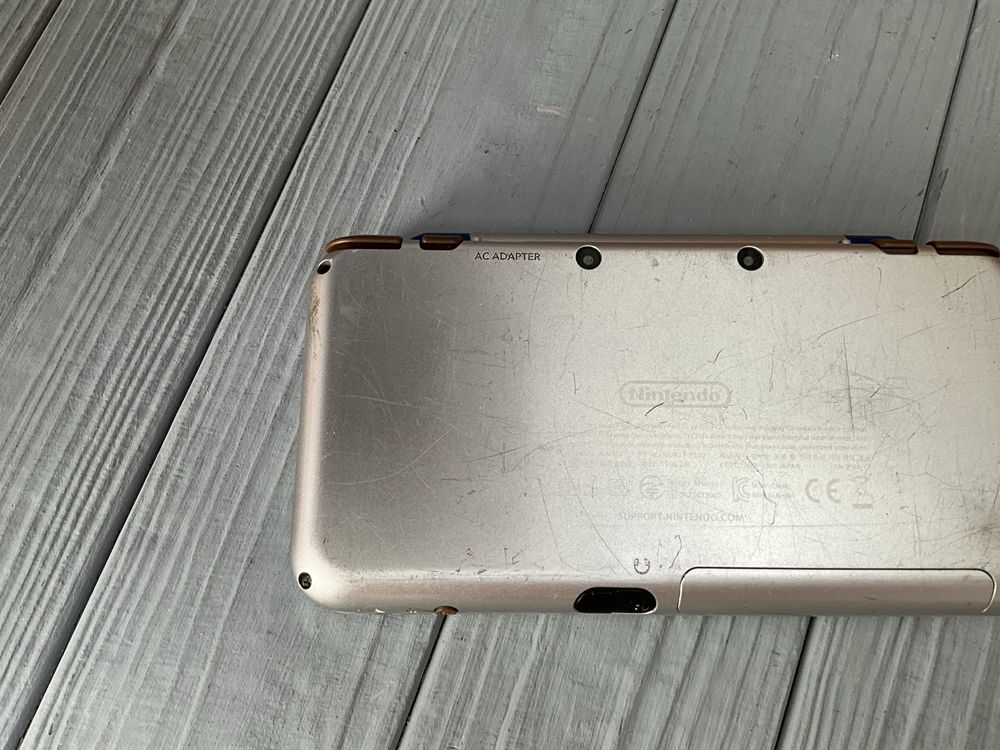 New Nintendo 2DS XL Zelda Hylian Shield Edition