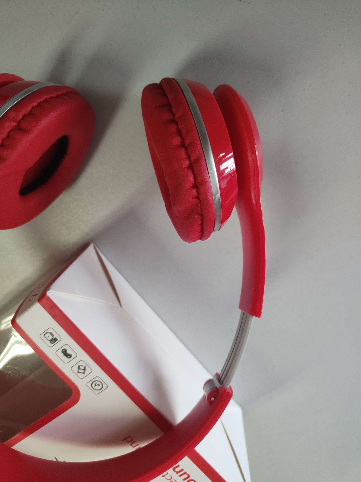 Słuchawki nauszne SOYT ST-826MV czerwone