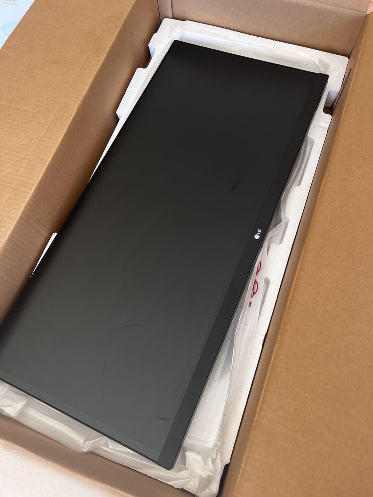LG ultra wide monitor 73cm/ 29