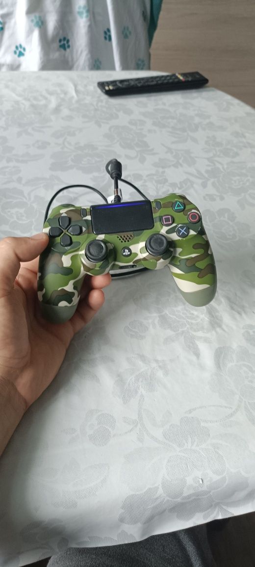 Konsola PlayStation 4