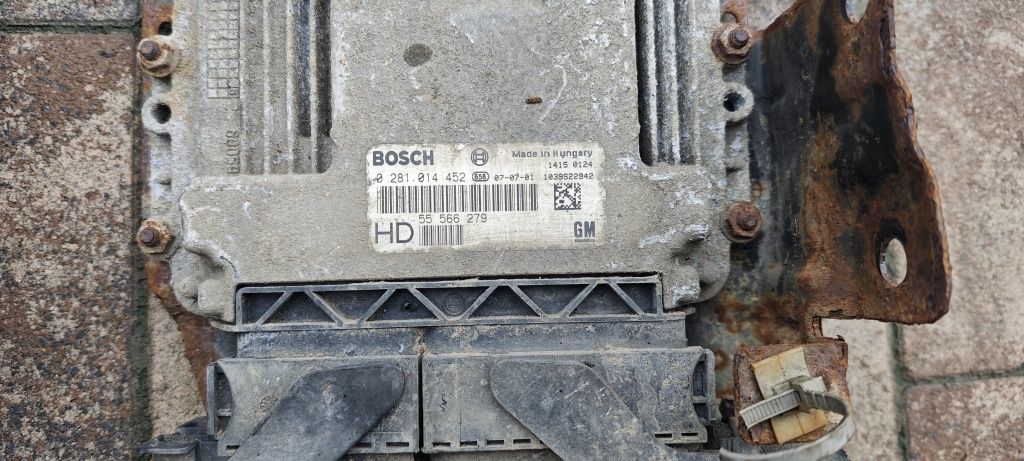 Блок керування двигуном Opel Zafira B 1.9 CDTI Astra H ECU Bosch