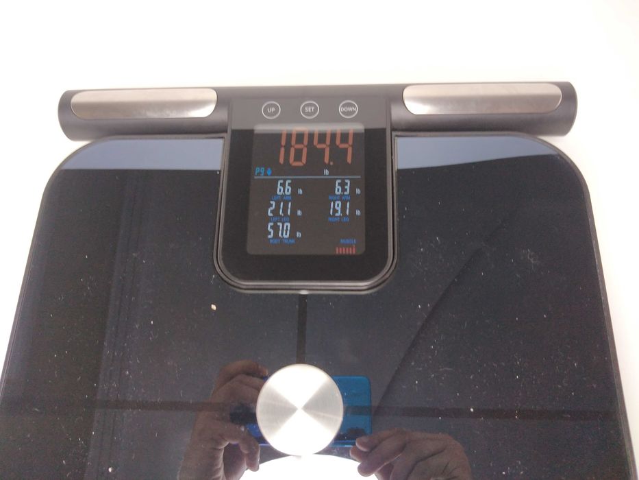 Inteligentna waga elektroniczna DO POMIARÓW CIAŁA-PRECYZYJNY POMIAR