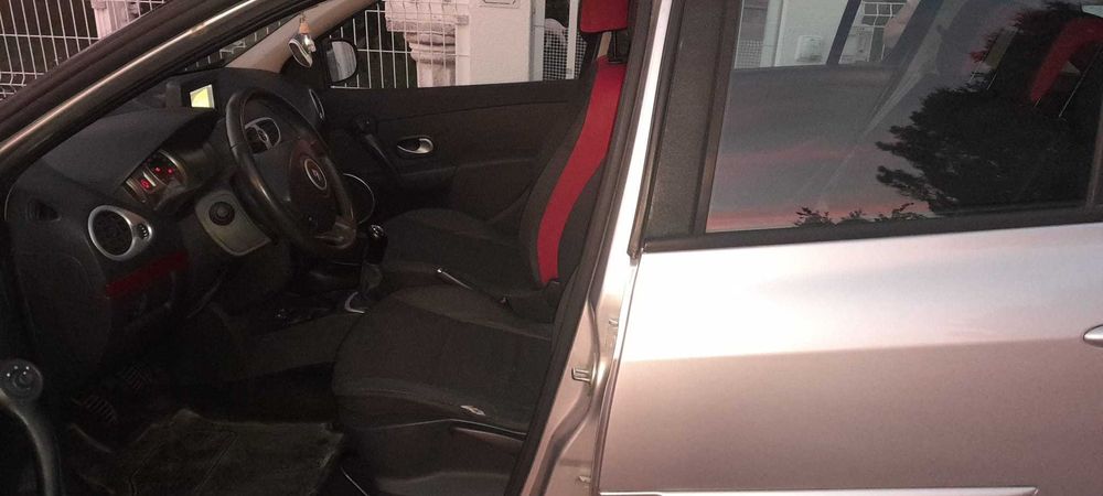 Renault Clio RipCurl Edition