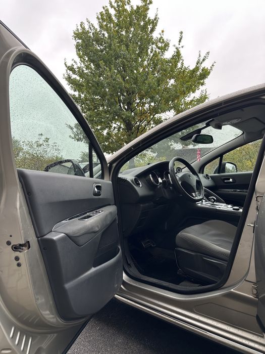 Автомобіль Peugeot 3008