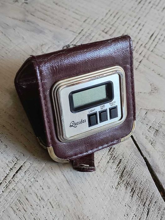 zegarek w portfelu z budzikiem retro