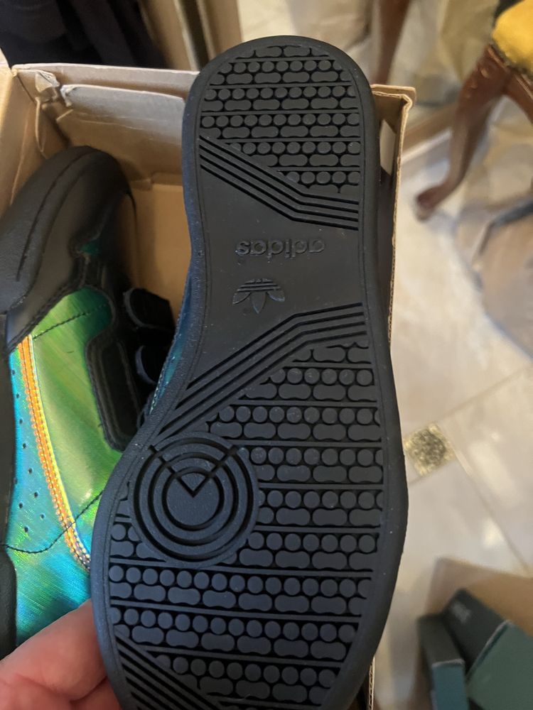 adidas оригінальні, абсолютно нові continental 80w strap ee8738