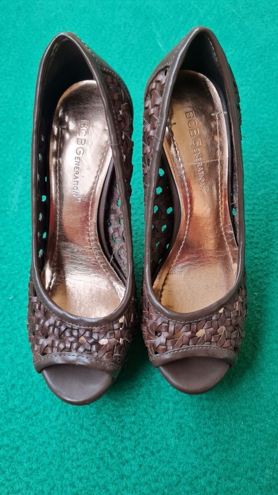 Sapatos BCBG castanhos 36
