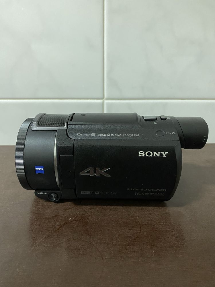 Máquina de filmar Sony FDR-AX 53 4K (para peças)